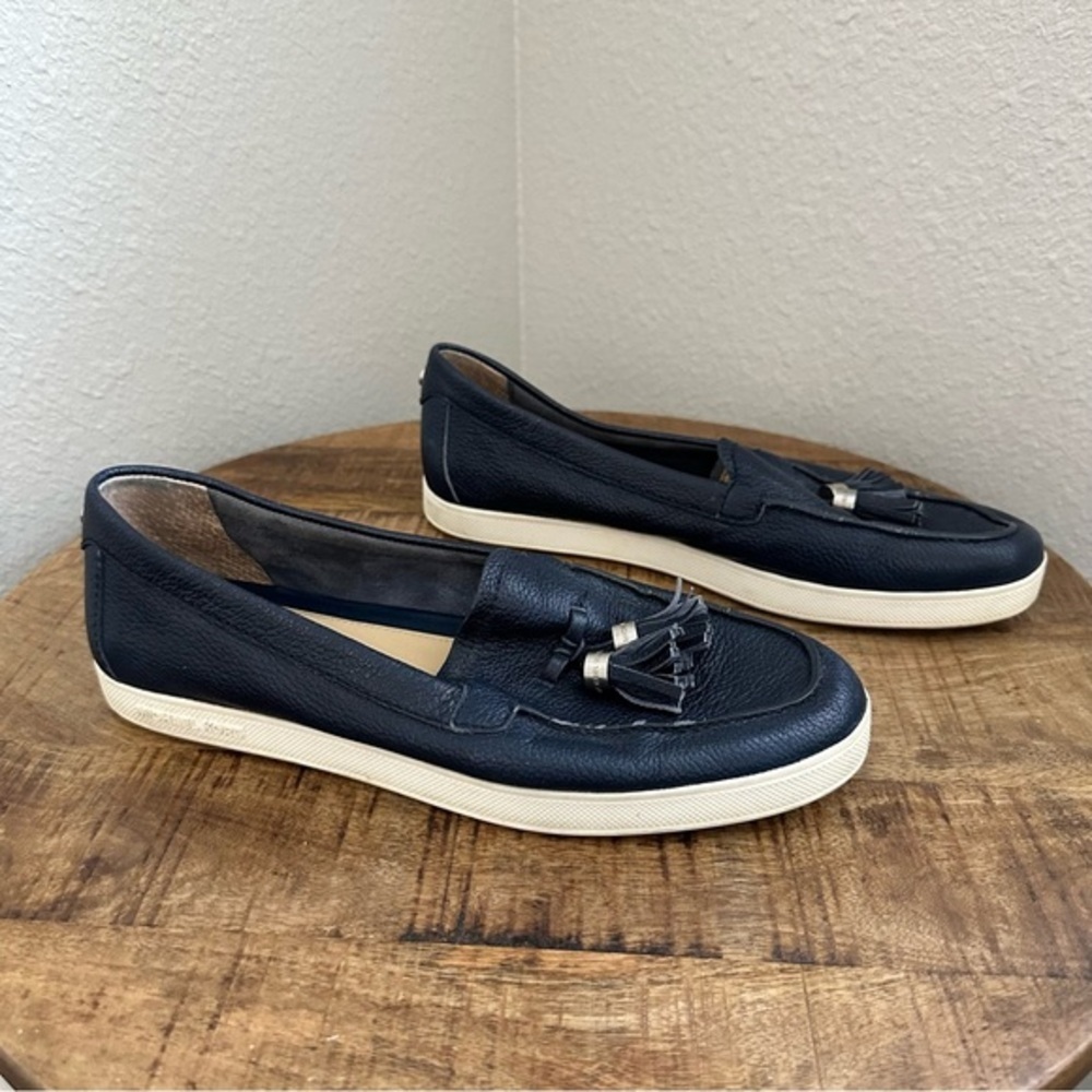 MICHAEL KORS WOMAN LEATHER NAVY BLUE LOAFERS W/WHITE BOTTOMS ACCENTED W/TASSELS